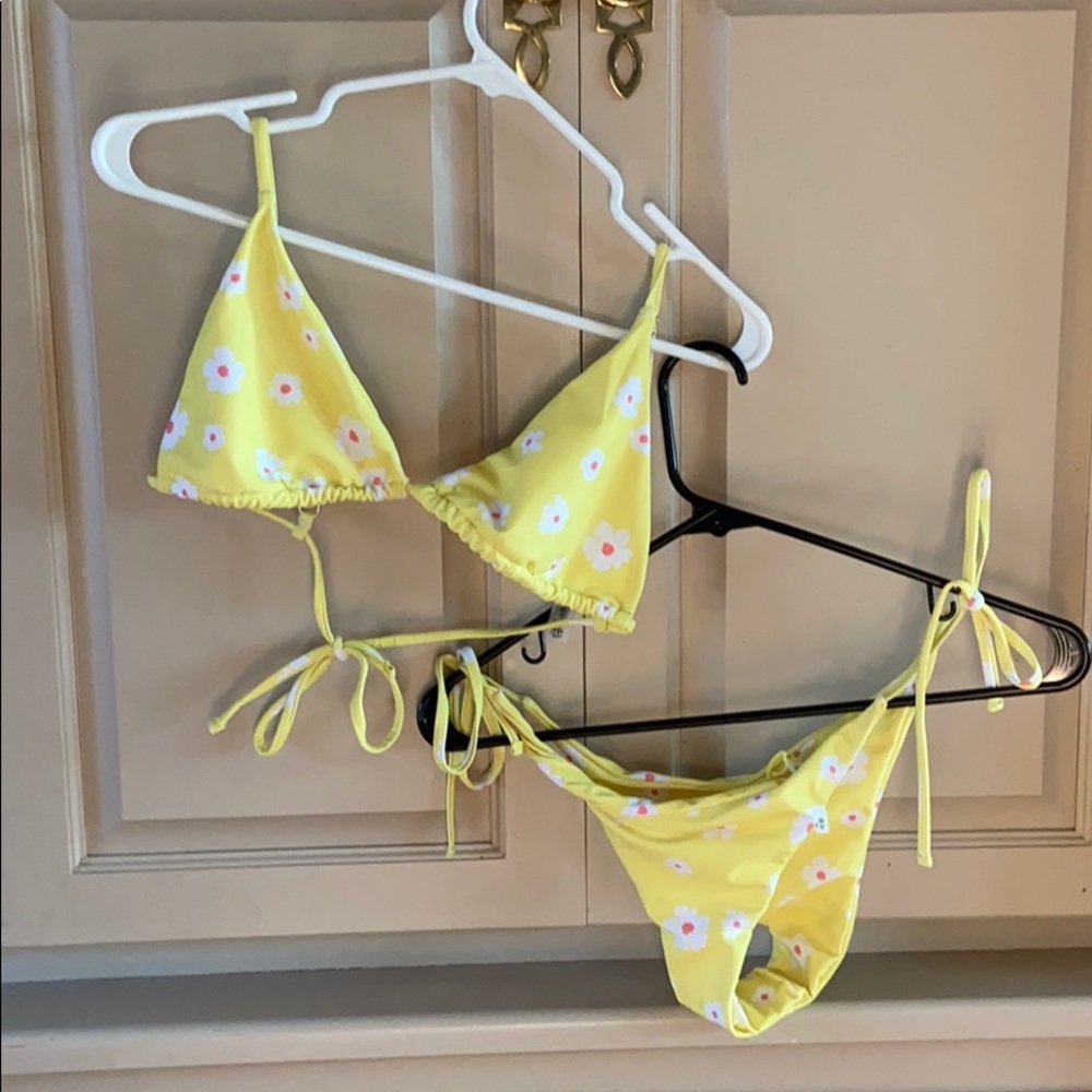 Flower print top and bottom swimsuit set